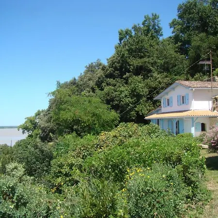Maison Dans Falaise Face A L'estuaire De La Gironde 펜션 *