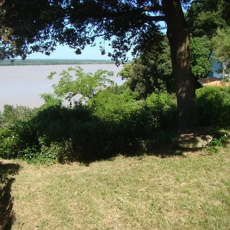 Holiday home Maison Dans Falaise Face A L'estuaire De La Gironde