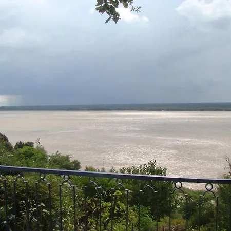 Holiday home Maison Dans Falaise Face A L'estuaire De La Gironde Gauriac
