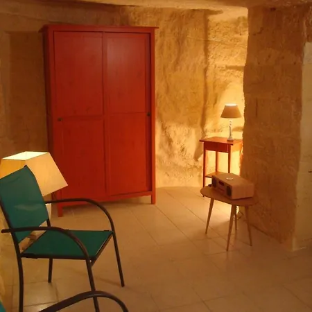 Holiday home Maison Dans Falaise Face A L'estuaire De La Gironde