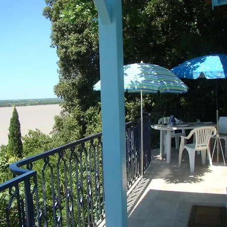 Maison Dans Falaise Face A L'estuaire De La Gironde * Gauriac