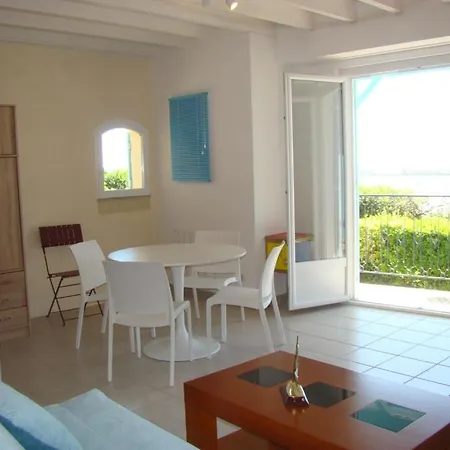 Maison Dans Falaise Face A L'estuaire De La Gironde